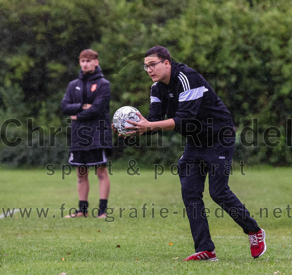 2023-08-27_053_TSV_Steinhoering_gegen_FC_Ebersberg | Steinhöring, Deutschland, 27.08.2023:
Fußball, Kreisklasse 2023 / 2024, 2. Spieltag, TSV Steinhöring gegen FC Ebersberg, Endergebnis: 2:0

Trainer Maximilian Backa (TSV Steinhöring)

Foto: Christian Riedel / fotografie-riedel.net