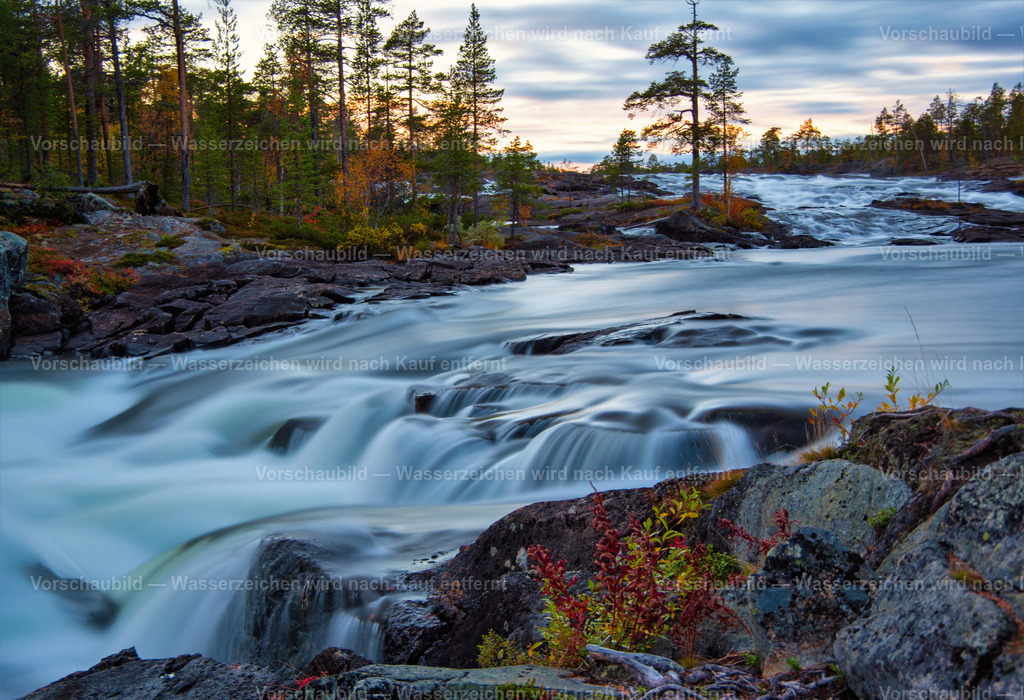 Trollforsen in Lappland | Herbst am Trollforsen in Schwedisch Lappland - Realisiert mit Pictrs.com