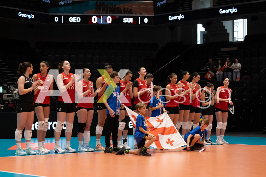 Georgia v Switzerland - CEV European League Women | KRIENS, SWITZERLAND - JUNE 12: Team of Georgia during the national anthem at the CEV European League match between Georgia and Switzerland at Pilatus Arena on June 12, 2026 in Kriens, Switzerland. - Realisiert mit Pictrs.com