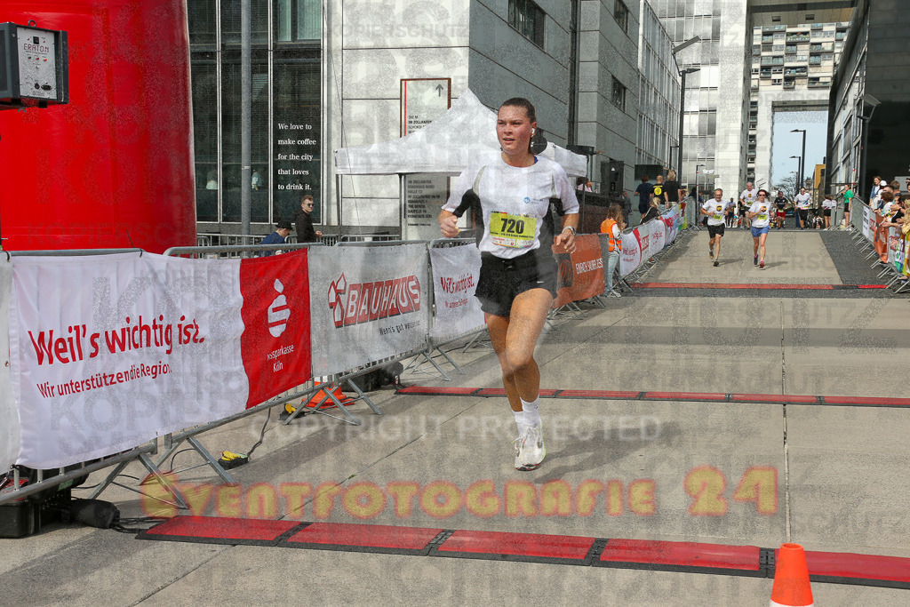 250920_1327_EX1_4764 | Sportfotografie im Rhein-Sieg Kreis, Köln, Bonn, NRW, Rheinland Pfalz, Hessen, etc. Unser Tätigkeitsfeld umfasst den Laufsport vom Volkslauf über den Marathon, Duathlon, Triathon bis zum Ultralauf wie Kölnpfad Ultra oder Schindertrail.