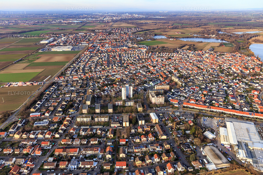 Luftbild: Ortsansicht von Süden im Ortsteil Roxheim in Bobenheim-Roxheim im Bundesland Rheinland-Pfalz in Deutschland. Foto: IMG_130516.jpg vom 12.02.2022 durch Werner Riehm/FLY-FOTO.de