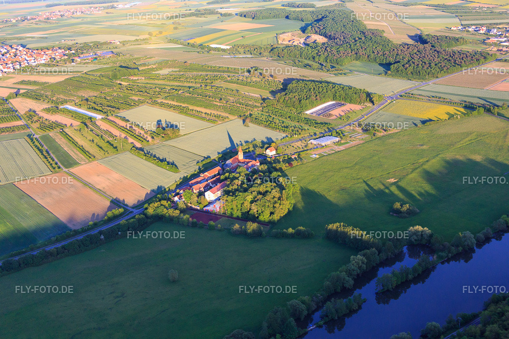 Gebäudekomplex des Mädchenpensionat Antonia-Werr-Zentrum im Kloster in Kloster St. Ludwig  www.antonia-werr-zentrum.de | Luftbild: Gebäudekomplex des Mädchenpensionat Antonia-Werr-Zentrum im Kloster in Kloster St. Ludwig  www.antonia-werr-zentrum.de in Wipfeld im Bundesland Bayern in Deutschland. Foto: IMG_079153.jpg vom 15.05.2015 durch Werner Riehm/FLY-FOTO.de - Realisiert mit Pictrs.com