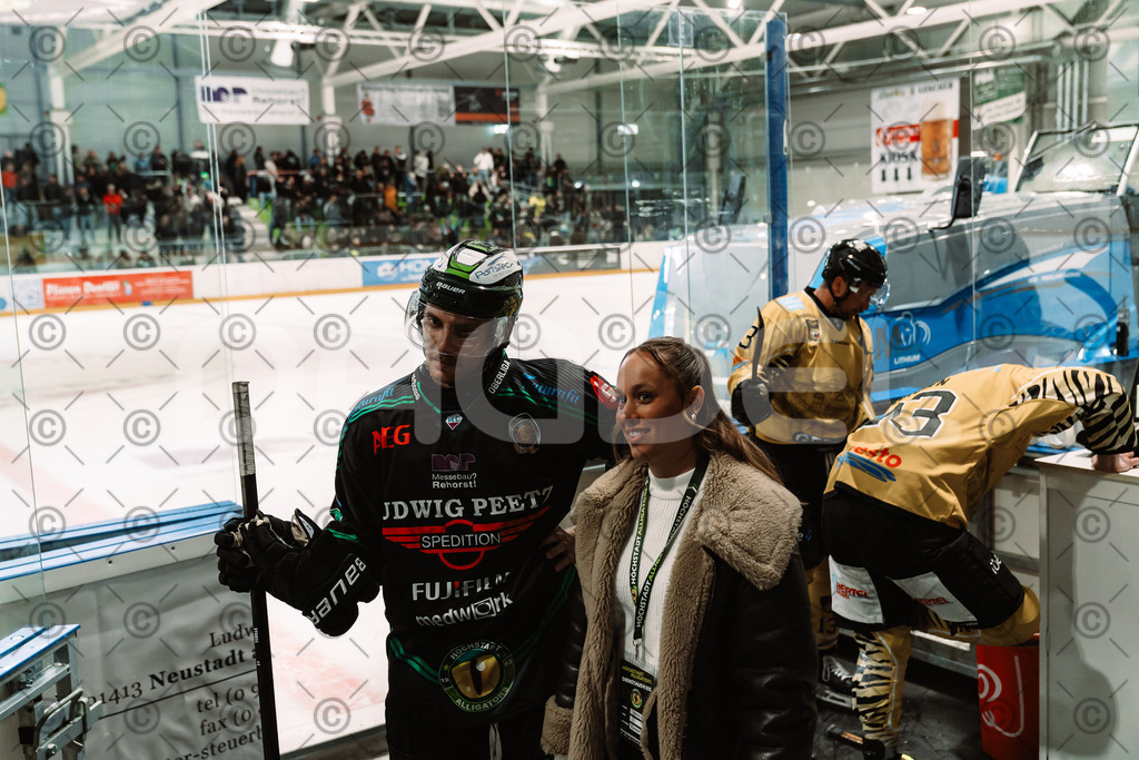 Alligators_vs_Bayreuth_10_2025-76 | Höchstadt Alligators Fotogalerie: Eishockey-Action aus Franken. Professionelle Spielfotos, Portraits & Stadionbilder zum Download. Jetzt entdecken! - Realisiert mit Pictrs.com