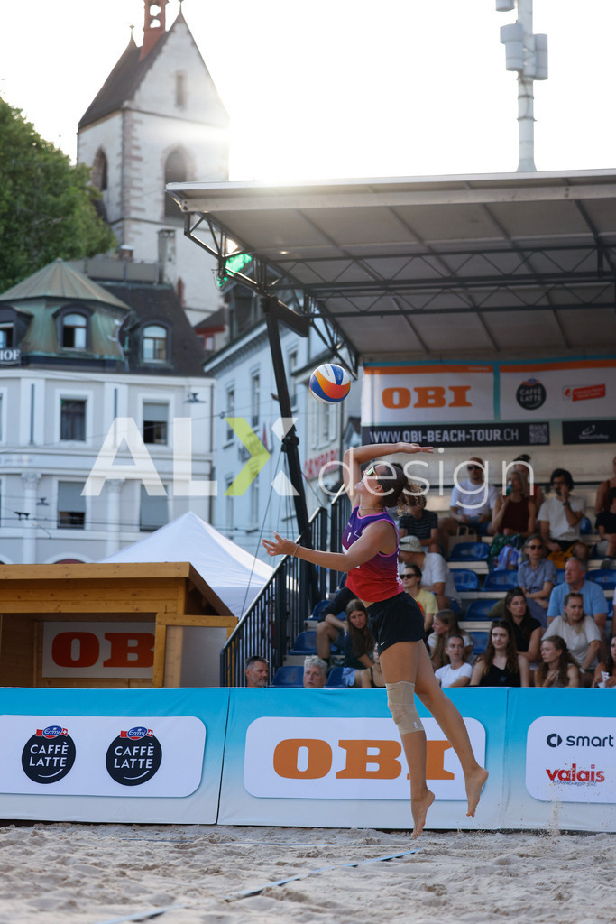 Obi BeachTour 2026 - Basel | BASEL, SWITZERLAND - JULY 17: ELIN SHANA KLUSER (SUI) serve during the Obi BeachTour 2026 match between BOSSART / ABBÜHL (SUI) and KLUSER / SCHWAB (SUI) at Barfüsserplatz on July 17, 2026 in Basel, Switzerland. - Realisiert mit Pictrs.com