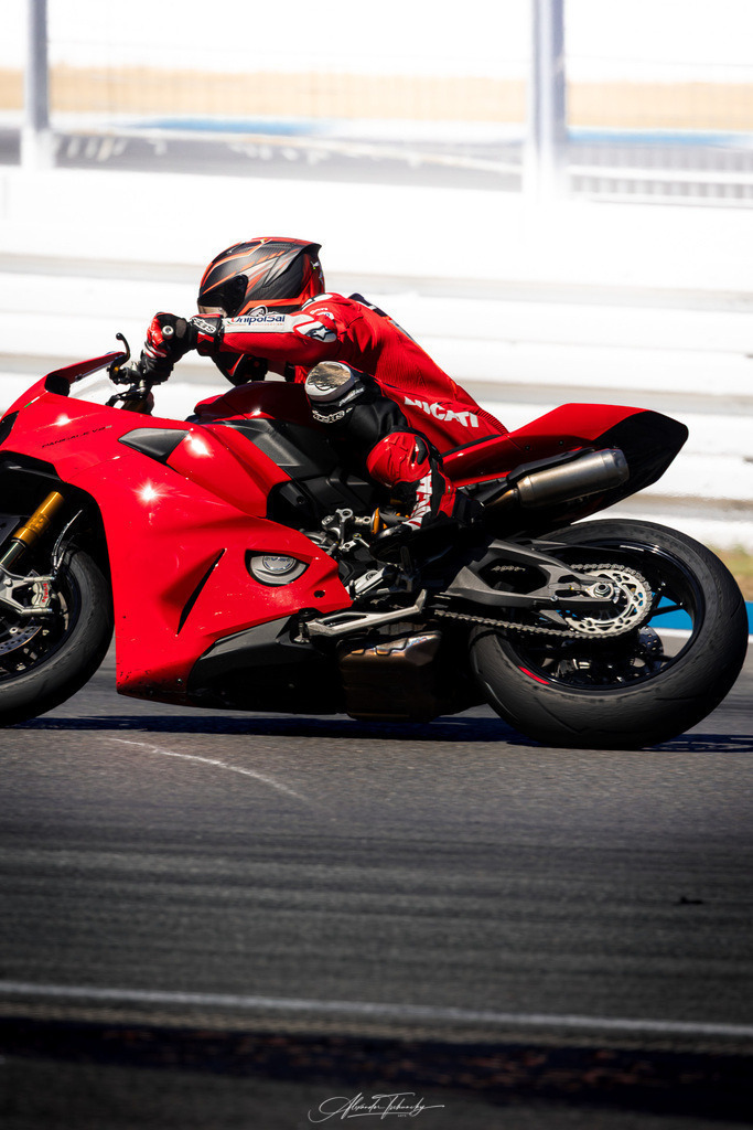 Ducati Trackday Hockenheimring 2026 | Entdecken Sie die faszinierende Welt von Alexander Tschuncky Arts: Kreative Fotografie, atemberaubende Automobilkunst und hochwertiger Bilderdruck. Lassen Sie sich inspirieren! - Realisiert mit Pictrs.com