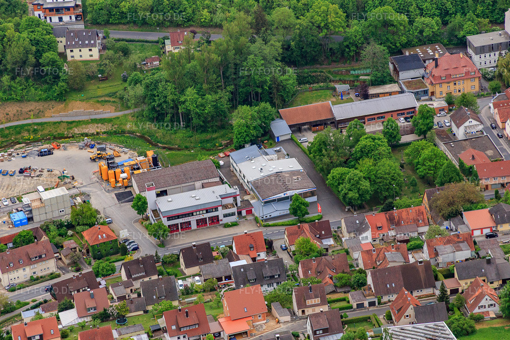 Luftbild: Freiwillige Feuerwehr Schonungen in Schonungen im Bundesland Bayern in Deutschland. – Foto: IMG_079112.jpg vom 15.05.2015 durch Werner Riehm/FLY-FOTO.de – Auflösung des Originals: 5472 x 3648 px – Freiwillige Feuerwehr Schonungen | Die Freiwillige Feuerwehr Schonungen hilft seit über 150 Jahren, in Not geratene Bürger