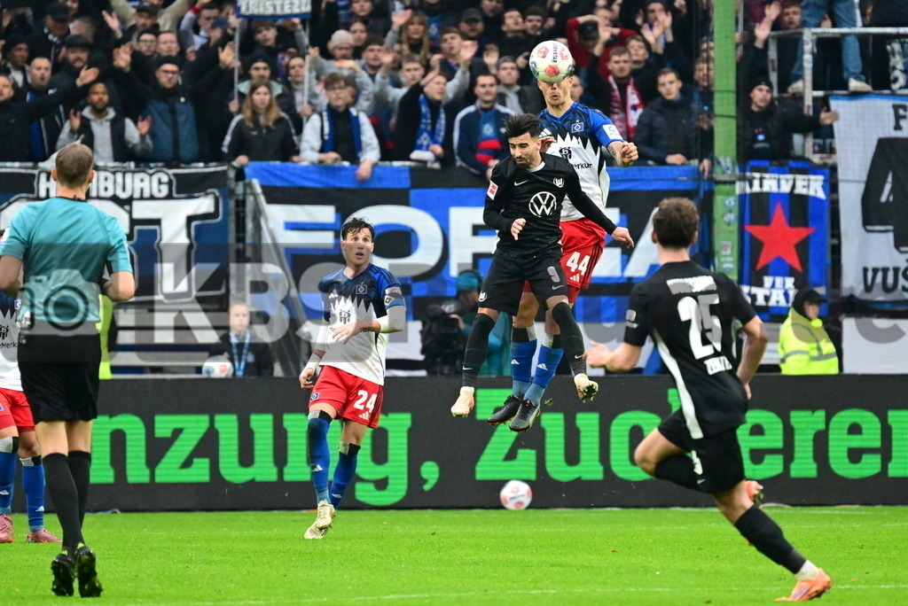 KBS Picture_HSV-Wolfsburg_051 | v.v. Amoura Mohammed (VfL Wolfsburg) , Vuskovic Luka (HSV) ,Sportplatz :  Volksparkstadion, - Realisiert mit Pictrs.com