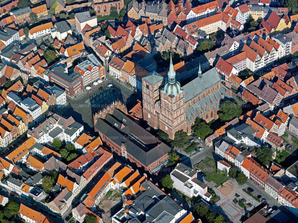 2581122 | STRALSUND 2005 Kirchengebäude der Sankt Nikolai -Gemeinde im Ortsteil Andershof in Stralsund im Bundesland Mecklenburg-Vorpommern. Weiterführende Informationen bei: Ev. Kirchengemeinde St. Nikolai,  Hansestadt Stralsund. // church building Sankt Nikolai -Gemeinde in the district Andershof in Stralsund in the state Mecklenburg - Western Pomerania. Further information at: Ev. Kirchengemeinde St. Nikolai,  Hansestadt Stralsund. Foto: Gerhard Launer