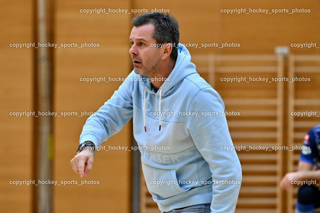 VSV Unihockey vs. SZPK Floorball | Headcoach VSV Unihockey Harald Felsberger, VSV Unihockey vs. SZPK Floorball, VSV Unihockey vs. SZPK Floorball am 23.11.2024 in Villach (Ballspielhalle St. Martin), Austria, (Photo by Bernd Stefan)