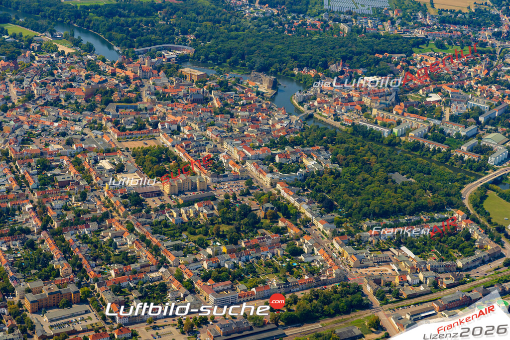 Bergstadt Bernburg Bild- Das Luftbild wurde 2025 vom UL-Flugzeug heraus erstellt ( keine Drohne bzw. Drohnenaufnahme ) - Hochauflösende Luftaufnahme -Nicht vergleichbar mit Google Maps oder Satelittenbilder- Die Geschenkidee !Mit Lizenz und Bildrechte bestellbar - CC