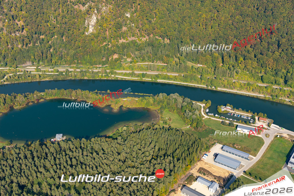 Die Luftbildaufnahme Gundlfing - badesee wurde 2020 mittels Flugzeug (keine Drohne) erstellt. Perfekte Schärfe und Druck- Ergebnisse- Garantiert!
