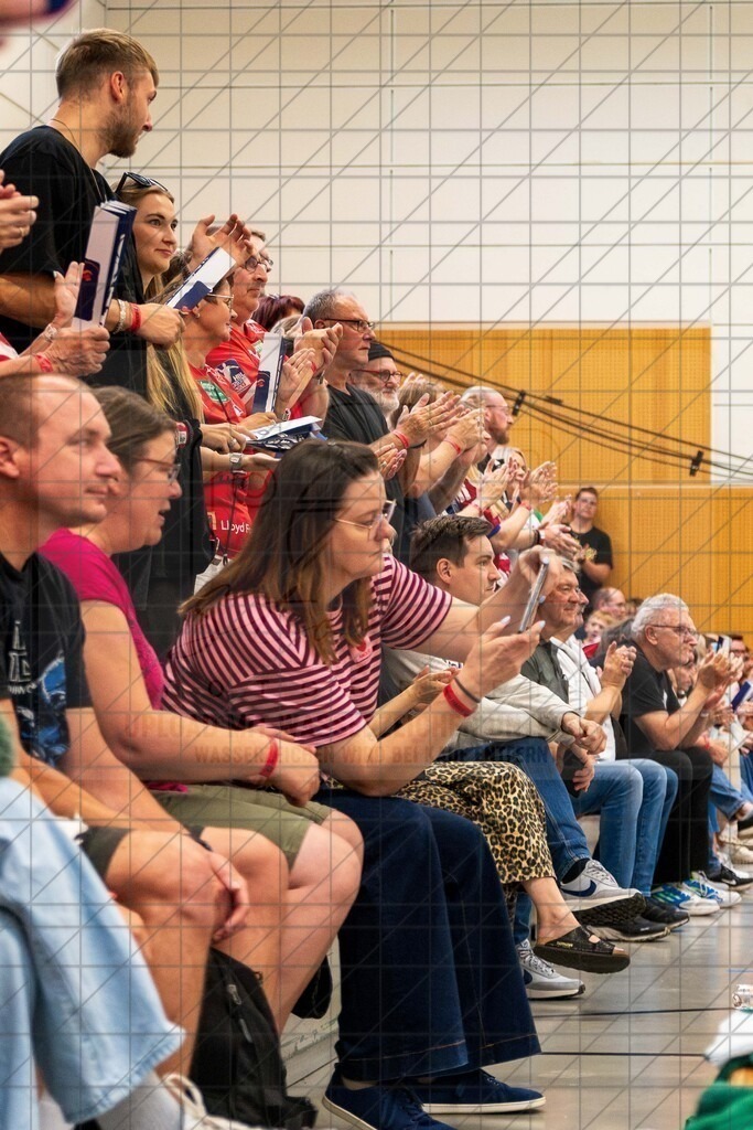 IHC 2026 - HC Hamburg vs. HØJ Elite | Zuschauer; IHC 2026 - HC Hamburg vs. HØJ Elite am 07.08.2026 in Sporthalle KGS, Schneverdingen - Realisiert mit Pictrs.com
