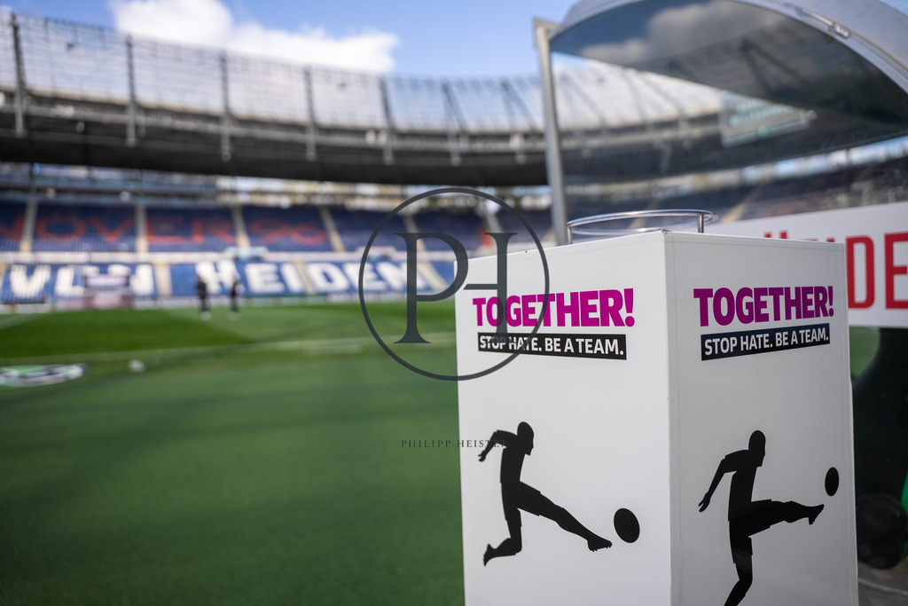 Hannover 96 vs 1. FC Magdeburg – 2. Bundesliga – 29.03.2025 | Szene aus dem 2. Bundesliga-Spiel des 27. Spieltags zwischen Hannover 96 und dem 1. FC Magdeburg am 29. März 2025 in der Heinz von Heiden Arena in Hannover. Endstand: 0:0. Fotografiert von Philipp Heist. - Realisiert mit Pictrs.com