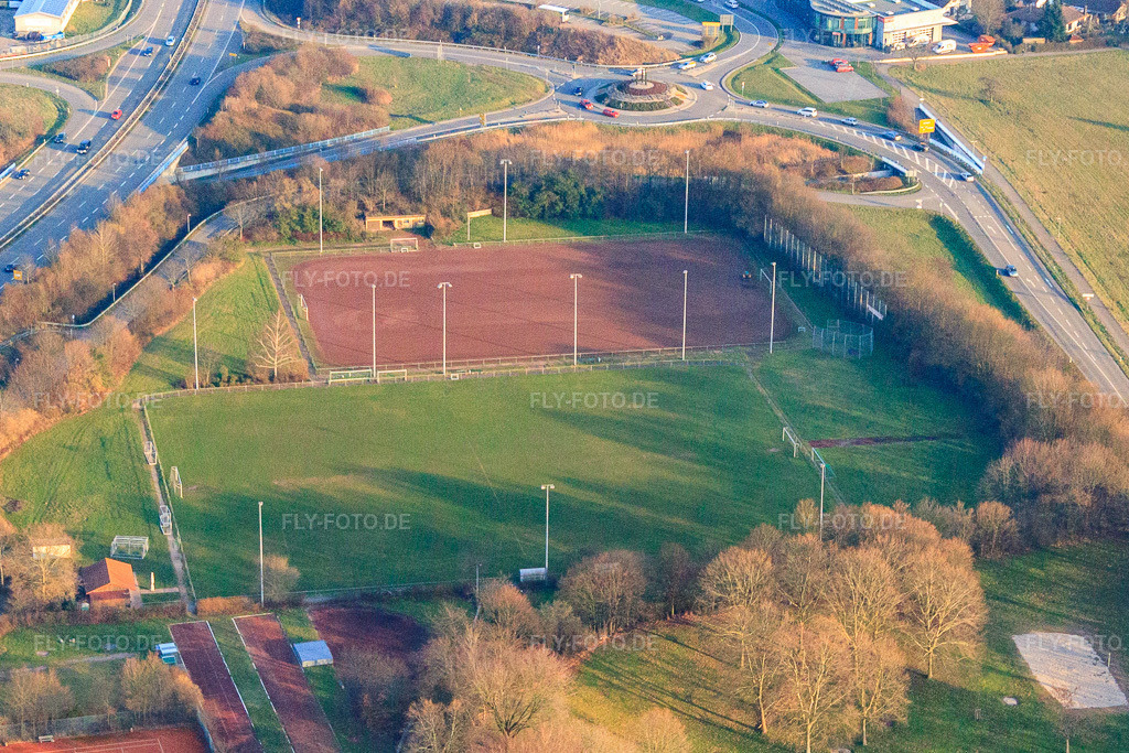 Luftbild: Sportplatz des SV 08 Kuppenheim im Ortsteil Oberndorf in Kuppenheim im Bundesland Baden-Württemberg in Deutschland. Foto: IMG_62023.jpg vom 31.01.2014 durch Werner Riehm/FLY-FOTO.deSV 08 Kuppenheim - Tradition in schwarz und blau