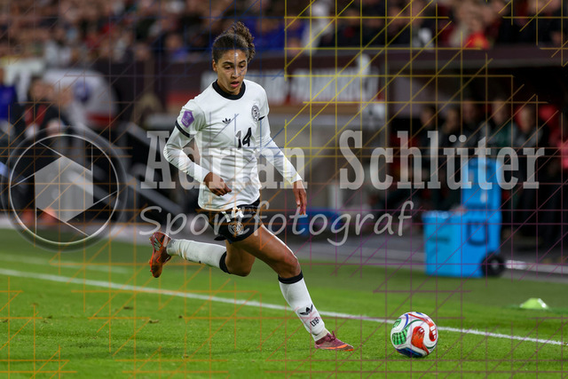 Deutschland vs Frankreich - Halbfinale - UEFA Women's Nations League | Düsseldorf, Deutschland, 24.10.25:   Cora Zicai ( Deutschland ) in Aktion am Ball, Einzelaktion  waehrend des Halbfinals der UEFA Women's Nations League zwischen Deutschland vs Frankreich in der Merkur-Spiel-Arena(Foto von Brauer-Fotoagentur / Adrian Schlueter)