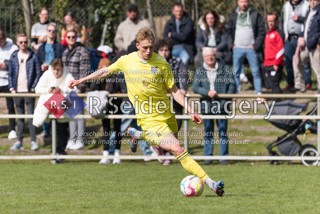 Fußball, Saison 2022/23, LOTTO-Pokal, WTSV Concordia - FC Teutonia 05, Sportpark Hinschenfelde (Hamburg), 10.04.2023, Halbfinale | Leonard August Brodersen (#4, Teutonia)