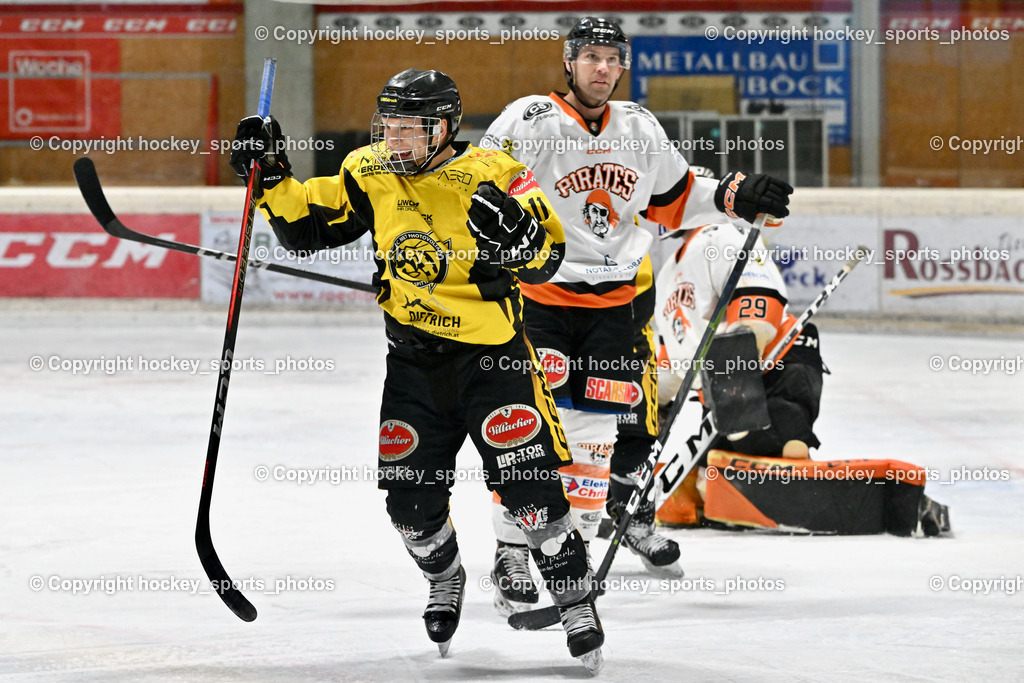 EC Hornets Spittal vs. USC Piraten Velden 18.2.2024 | #11 Kucher Florian EC Hornets Spittal, #7 DeSantis lason USC Velden, EC Hornets Spittal vs. USC Piraten Velden 18.2.2024, EC Hornets Spittal vs. USC Piraten Velden 18.2.2024 am 18.02.2024 in Spittal an der Drau (Eissportzentrum Spittal), Austria, (Photo by Bernd Stefan)