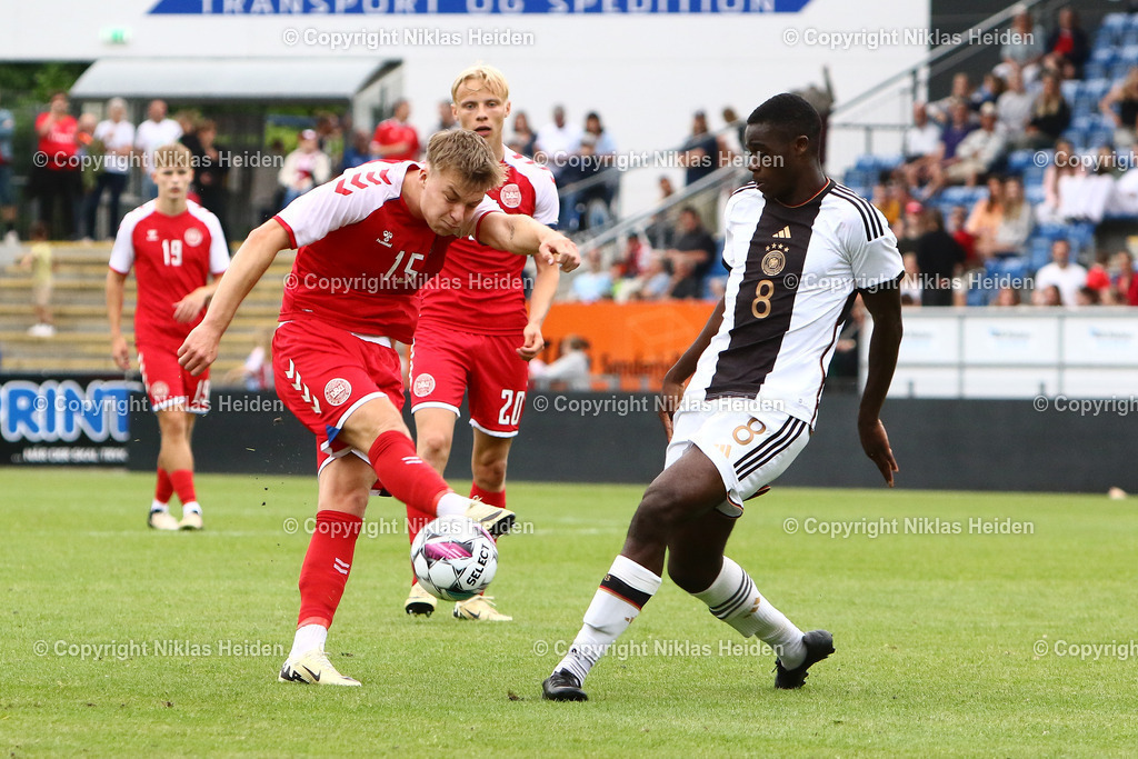 NH_DänemarkU19_DeutschlandU19_Länderspiel_22052024 | #15 Villads Schmidt Nielsen (Dänemark U19), #8 Jean Philippe Njike Nana (Deutschland U19)

Fußball I Junioren I Länderspiel (Nationalmannschaft) I  Saison 2023-2024 I Freundschaftsspiel I Dänemark U19 - Deutschland U19 I 22.05.2024 I Sydbank Park (Haderslev, Dänemark)