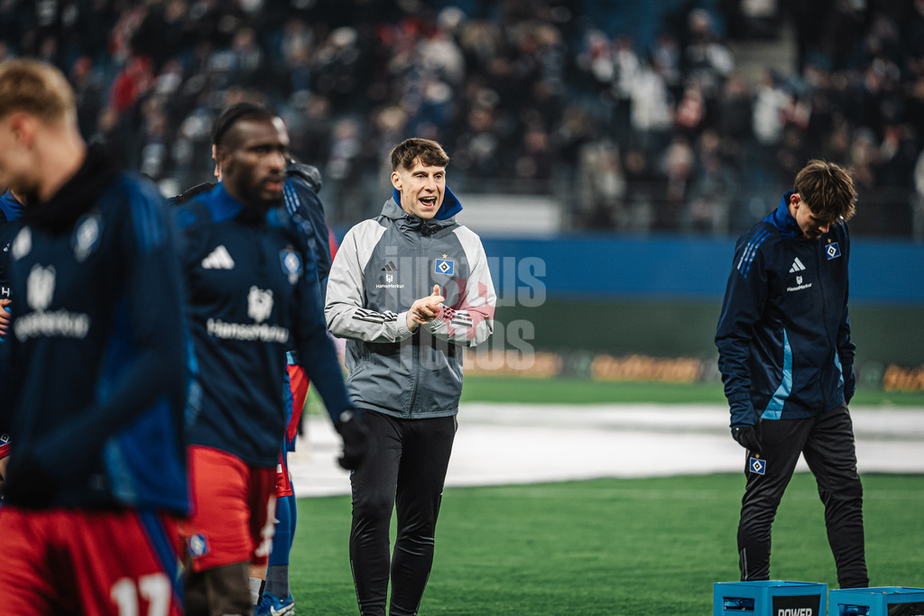 Fußball | Männer | Saison 2024/2025 | 2. Fußball-Bundesliga | 18. Spieltag | Hamburger SV vs. 1. FC Köln | 18.01.2025 | Co-Trainer Loic Fave (HSV) heizt das Team ein