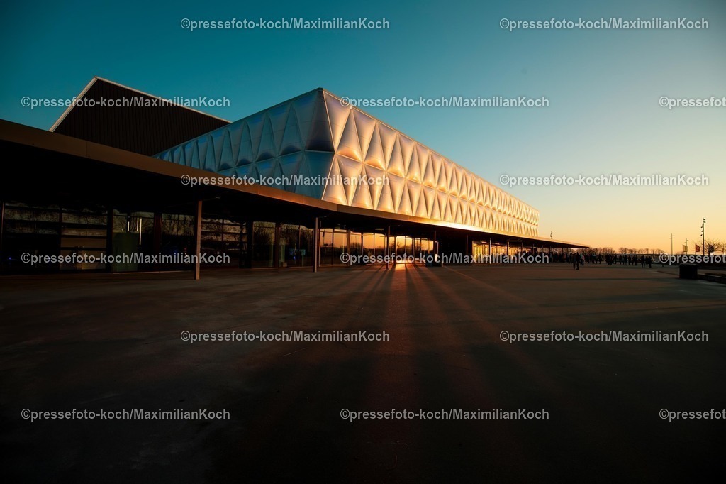 EHF19012603005 | 19.01.2026, Handball, Men's EHF EURO 2026, Deutschland - Spanien, Jyske Bank Boxen in Herning, Dänemark, Preliminary Round: Aussenansicht der Jyske Bank Boxen im Sonnenuntergang Abendlicht Abends Abendstimmung zur Blauen Stunde 