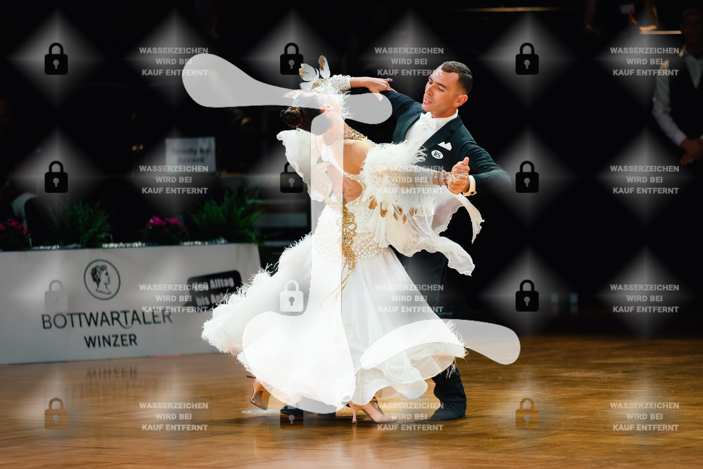 GOC 2025 - WDSF Open Standard Senior I 19th-20th (56) Giovanni Paladino _ Giovanna Panicola (Italy)-2025-08-21-9879 | Webshop for digital downloads and prints of dance sport, event & show photographer Julian Link - Realisiert mit Pictrs.com