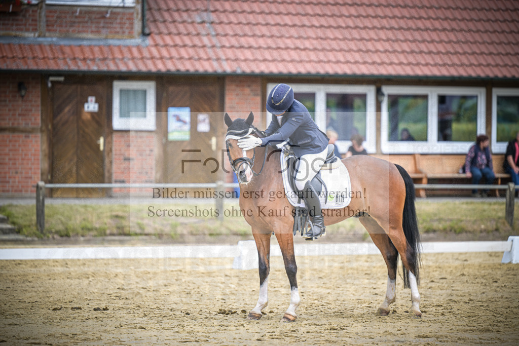 DOS_9835 | Entdecke hochwertige Reitturnierfotos von Foto Oger. Professionell, emotional und authentisch – jetzt Lieblingsmomente im Shop bestellen.Deutschlandweite Turnierfotografie. - Realisiert mit Pictrs.com