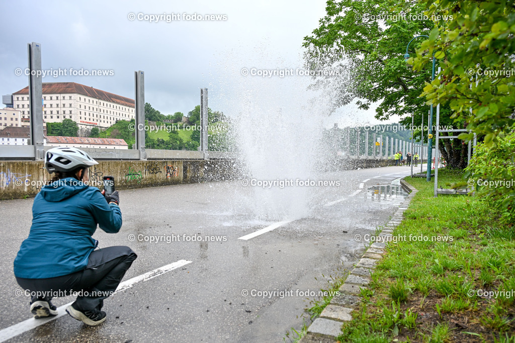 Linz_ Urfahr_ Donau_ Hochwasser_ 04.06.2024-47 | 04.06.2024, Linz, AUT, Urfahr, Hochwasser, im Bild Donau, Donaulaende Linz Urfahr, Kanalisation Ueberdruck