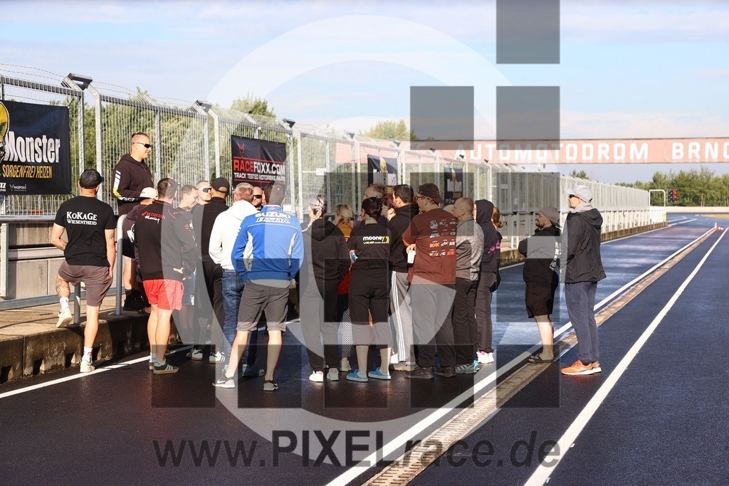 social-20250829_00041 | Schöne Erinnerungen an spannende Momente - das festzuhalten ist unser Job. PIXELrace.de ist seit 2003 auf den Rennstrecken Europas unterwegs um die Action draußen beim Fahren und die wunderbare Stimmung imm Fahrerlager für euch einzufangen.