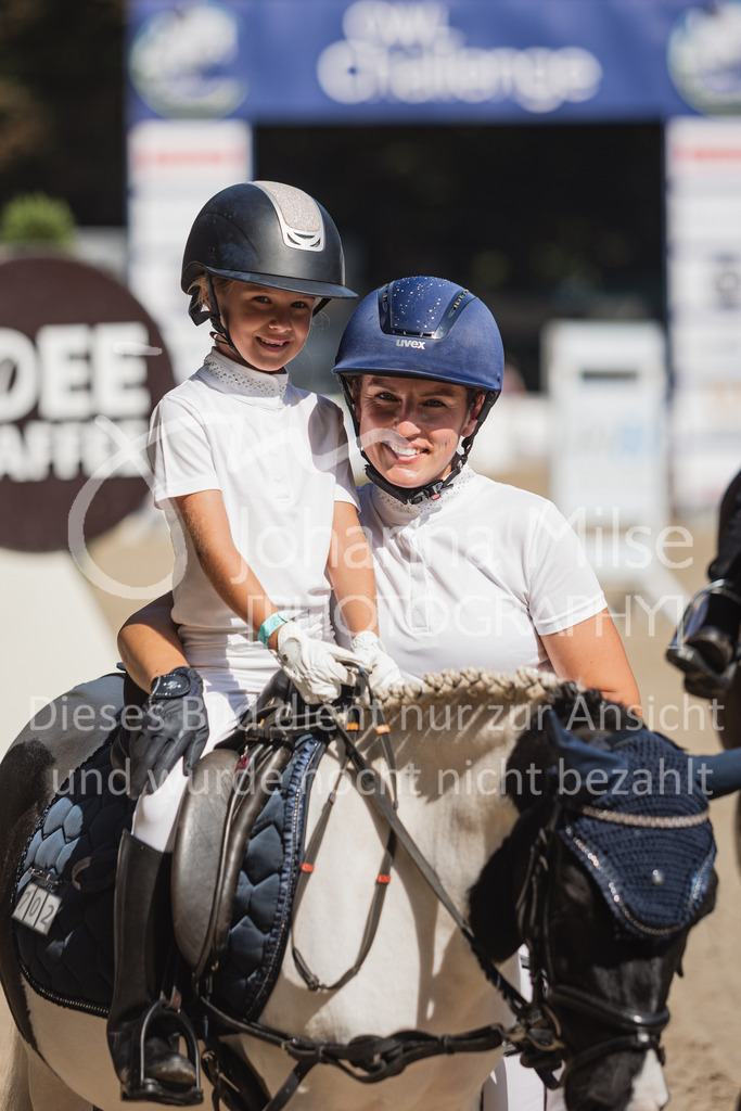 230910_OWLCh_Führzügel-177 | Deine schönsten Turniermomente als professionelle Fotos! Entdecke hochwertige Pferdesport-Fotografie im Online-Shop. Jetzt Fotos finden & bestellen!