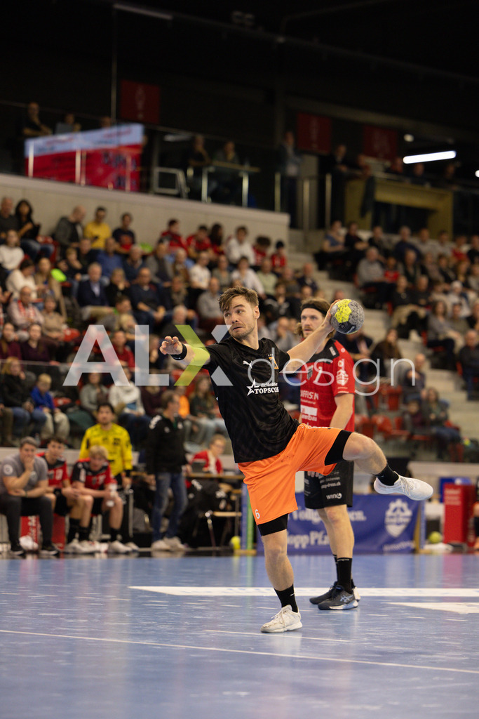 Handballen I Herren I Saison 2025-2026 I Quickline Handball League 2026 | Men I 18. Spieltag I Pfade Winterthur - Kadetten Schaffhausen I 20.12.2025 | 6 Odinn Rikhardsson (Kadetten Schaffhausen) - Flügel rechts - Realisiert mit Pictrs.com