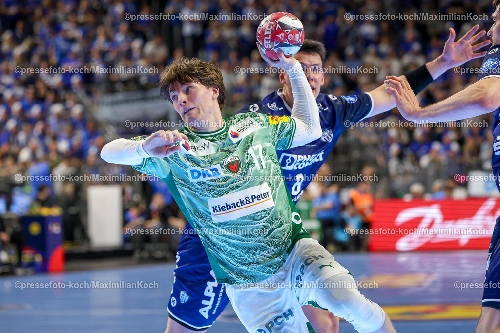 xSSCx18042601024 | 18.04.2026, xsscx, Handball, DHB-Pokal Lidl Final4, TBV Lemgo-Lippe - Füchse Berlin, Saison 2025 / 2026 Herren, Lanxess Arena: Nils Lichtlein (Füchse Berlin #17) beim Wurf Photo: xSandraxScherningxPressefotoKochx