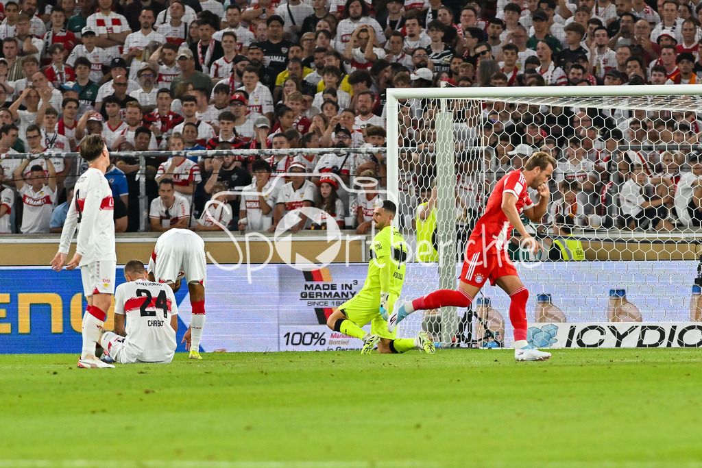 VfB Stuttgart - FC Bayern München | Jubel nach dem Treffer zum 0-1 durch Harry KANE (FC Bayern Muenchen 9) / Tor / Torschuetze / Freude / Happy / Franz-Beckenbauer Supercup: VfB Stuttgart - FC Bayern München; MHP Arena am 16.08.2025