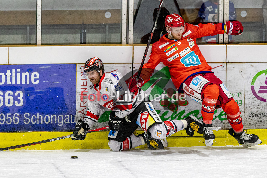 EC Peiting vs ECDC Memmingen | Eishockey Oberliga Süd 2023/2024, EC Peiting vs ECDC Memmingen, 20231103,
Check an der Bande, Matej PEKR (ECDC 69) und Daniel HOLZMANN (ECP 10),
2023-11-03 in Peiting (Eisstadion)
69 Matej PEKR (ECDC 69), 10 Daniel HOLZMANN (ECP 10)
Copyright: WolfgangxLindner foto-lindner.de