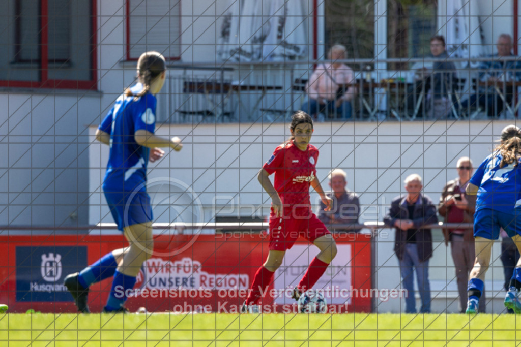 20250510_152511_0714 | #,1.FC Donzdorf (rot) vs. Karlsruher SC (blau), Fussball, EnBW-Oberliga B -Juniorinnen, 23. Spieltag, Saison 2024/2025, Rasenplatz, Lautertal Stadion, Süßener Straße 16, 73072 Donzdorf, 10.05.2025 - 14:00 Uhr,Foto: PhotoPeet-Sportfotografie/Peter Harich