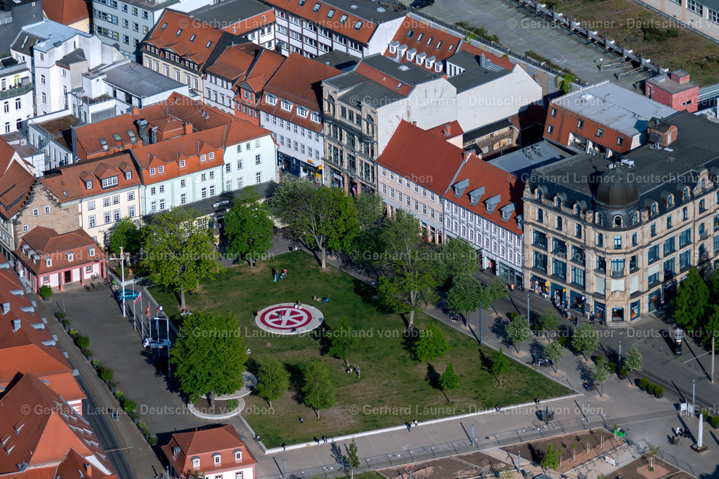 4025885 | ERFURT 06.05.2020 Parkanlage " Hirschgarten " mit zwei eigenständigen Parkteilen an der Regierungsstraße im Stadtteil Altstadt in Erfurt im Bundesland Thüringen, Deutschland. Weiterführende Informationen bei: Atelier Loidl Landschaftsarchitekten Berlin GmbH. // Park "Hirschgarten" with two independent parking areas on the government street in the district of Altstadt in Erfurt in the state Thuringia, Germany. Further information at: Atelier Loidl Landschaftsarchitekten Berlin GmbH. Foto: Gerhard Launer