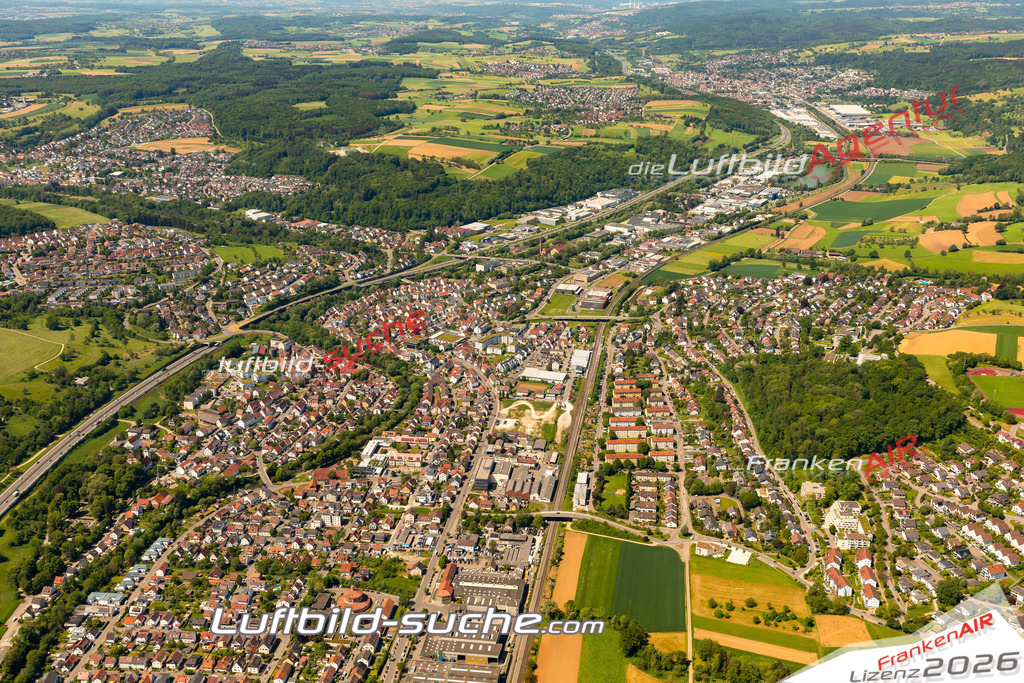 Das Luftbild zeigt :  Uhingen - Die Luftaufnahme wurde 2024 vom UL-Flugzeug aus erstellt ( keine Drohne ) - Hochauflösende Luftaufnahme - Für grossformatige Ausdrucke geeignet. Die Geschenkidee !Mit Lizenz und Bildrechte bestellbar