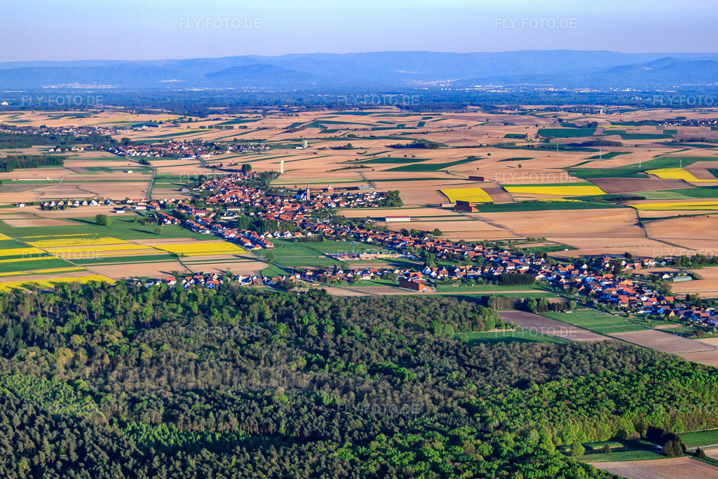Luftbild: Ortsansicht von Nordwesten in Schleithal im Bundesland Bas-Rhin in Frankreich. – Foto: IMG_64403.jpg vom 17.04.2014 durch Werner Riehm/FLY-FOTO.de – Auflösung des Originals: 4752 x 3168 px