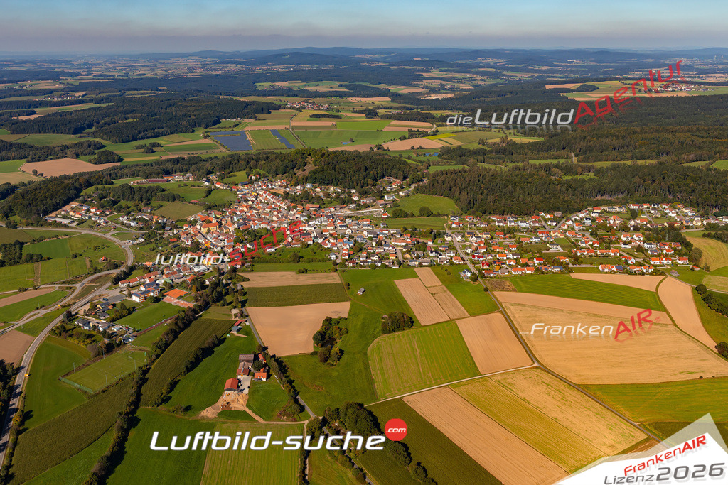 Das Luftbild der Stadt Tännesberg wurde 2021 vom Flugzeug heraus erstellt (keine Drohne) Aufnahmehöhe ca.450 Meter- hohe Bildauflösung und Druck-Qualität garantiert!