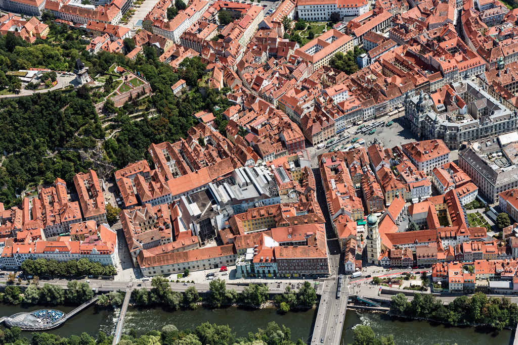 dr__0012090.jpg | GRAZ 20.07.2018 Altstadtbereich und Innenstadtzentrum in Graz in Steiermark, Österreich. // Old Town area and city center in Graz in Steiermark, Austria. Foto: Daniel Reiter