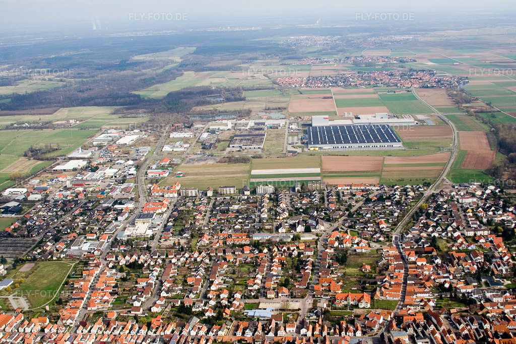 Luftbild: Stadtansicht von Westen in Offenbach an der Queich im Bundesland Rheinland-Pfalz in Deutschland. Foto: IMG_9763.jpg vom 15.03.2008 durch Werner Riehm/FLY-FOTO.de