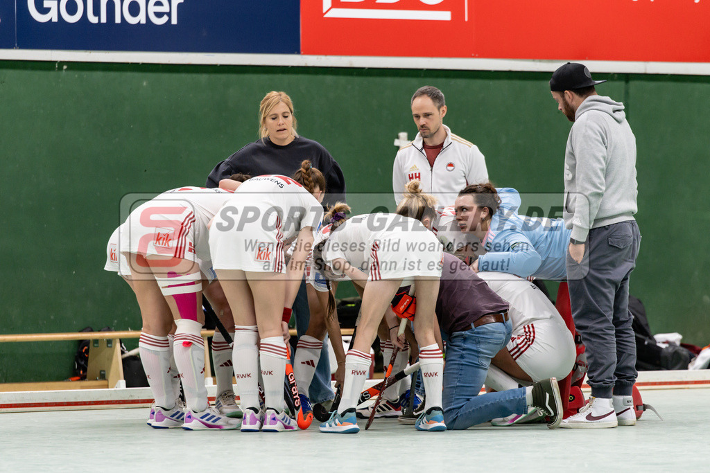 SFE_20250112_0009 | Köln, Deutschland, 12.01.2025:  ßHockey 1. Bundesliga Damen Rot-Weiss Köln - Schwarz-Weiß Köln im KTHC Stadion Rot-Weiss Köln Tennis and Hockey Club am 12.01.2025 in Köln, Deutschland. (Foto von Stephan Fehrmann)Köln, Germany, 12.01.2025: ßHockey 1. Bundesliga Damen Rot-Weiss Köln - Schwarz-Weiß Köln in KTHC Stadion Rot-Weiss Köln Tennis and Hockey Club at 12.01.2025 in Köln, Deutschland. (Foto from Stephan Fehrmann)