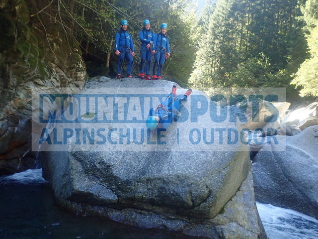 PC020081 | Bestelle die Bilder deines Berg- oder Wasser-Abenteuers mit Mountain Sports bequem von zu Hause aus direkt über unseren Online Fotoshop von pictrs.com. - Realisiert mit Pictrs.com