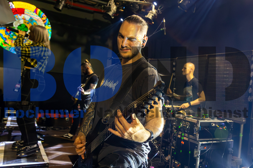 SES_ENIKOL20250501-8 | bond - Realisiert mit Pictrs.com