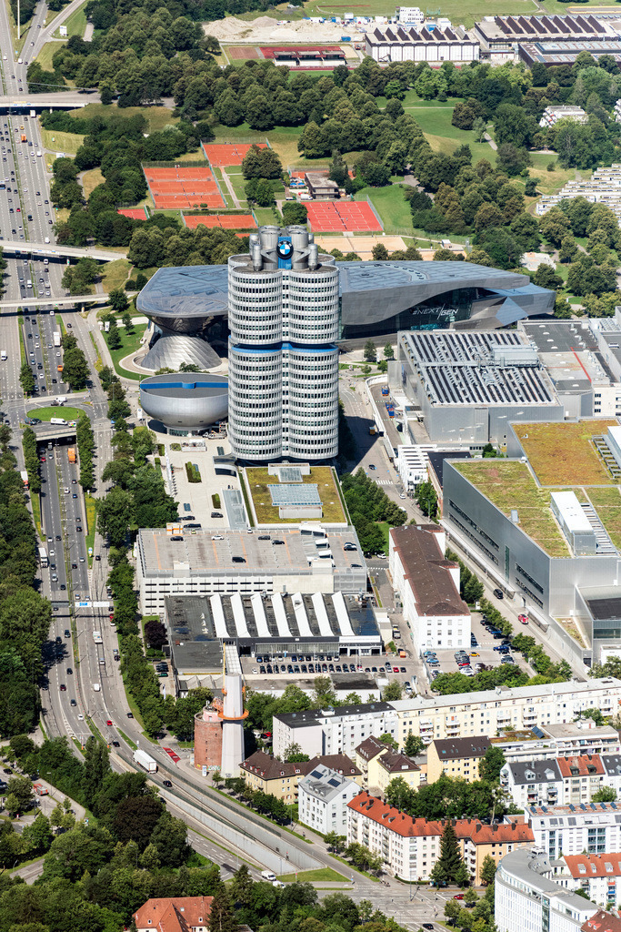 dr__0056679.jpg | MüNCHEN 13.07.2020 Verwaltungsgebäude des Unternehmens "Vierzylinder" der BMW AG am Petuelring im Ortsteil Milbertshofen-Am Hart in München im Bundesland Bayern, Deutschland. Weiterführende Informationen bei: Prof. Burkhardt Ingenieure GmbH & Co. KG. // Administration building of the company "Vierzylinof" of BMW AG in the district Milbertshofen-Am Hart in Munich in the state Bavaria, Germany. Further information at: Prof. Burkhardt Ingenieure GmbH & Co. KG. Foto: Daniel Reiter