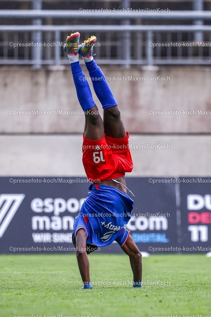 xKWIx02052601132 | 2026.05.02, xkwix, Fußball, Regionalliga West, Wuppertaler SV -  FC Gütersloh, Stadion am Zoo, 32.Spieltag, Saison 2025 / 2026: Torjubel beim Tor zum 1:1 durch Jeff‑Denis Fehr (Wuppertaler SV #19) DFB regulations prohibit any use of photographs as image sequences and or quasi-video. Photo: xKamilxWilkowskixPressefotoKochx