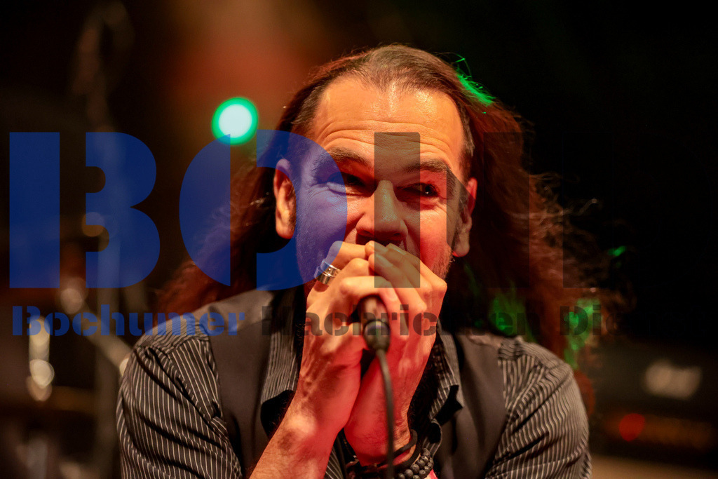 Purple Rising  {date} -  | {headline}(Foto: Sebastian Sendlak / BOND) - Realisiert mit Pictrs.com