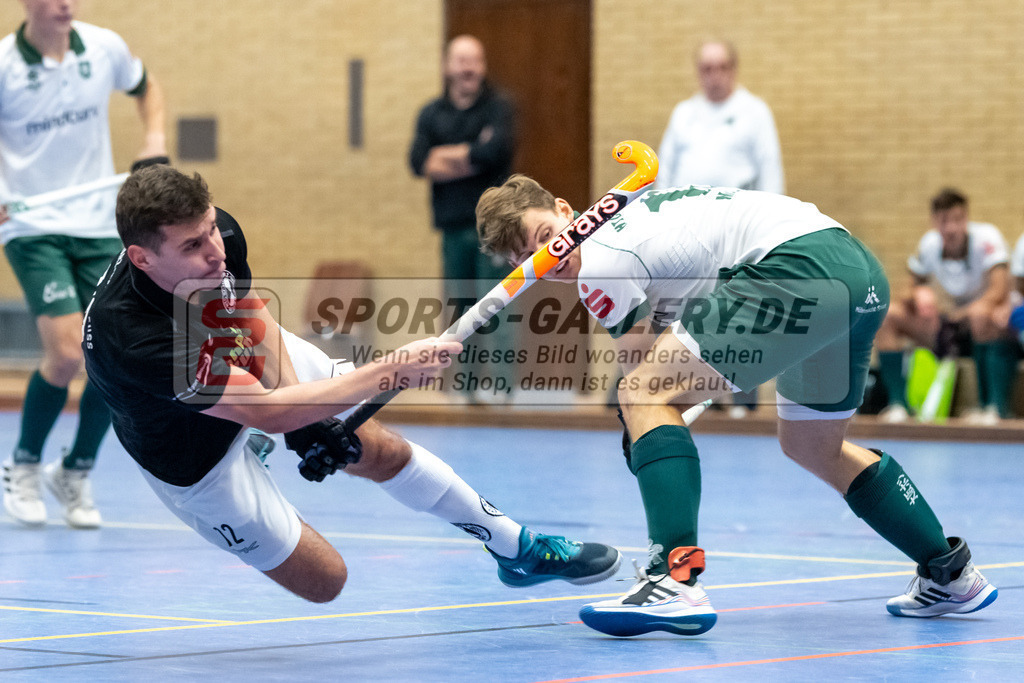 SFE_20231217_0054 | Neuss, Deutschland, 17.12.2023: Vitali Shevchuk (SW Neuss) in Aktion waehrend des Spiels der Halle 1. Bundesliga Herren zwischen SW Neuss vs Uhlenhorst Mülheim im Stadionhalle (SW Neuss) am 17.12.2023 in Neuss, Deutschland. (Foto von Stephan Fehrmann)

Neuss, Germany, 17.12.2023: Vitali Shevchuk (SW Neuss) in action during the game of Halle 1. Bundesliga Herren between SW Neuss vs Uhlenhorst Mülheim in Stadionhalle (SW Neuss) at 17.12.2023 in Neuss, Deutschland. (Foto von Stephan Fehrmann)