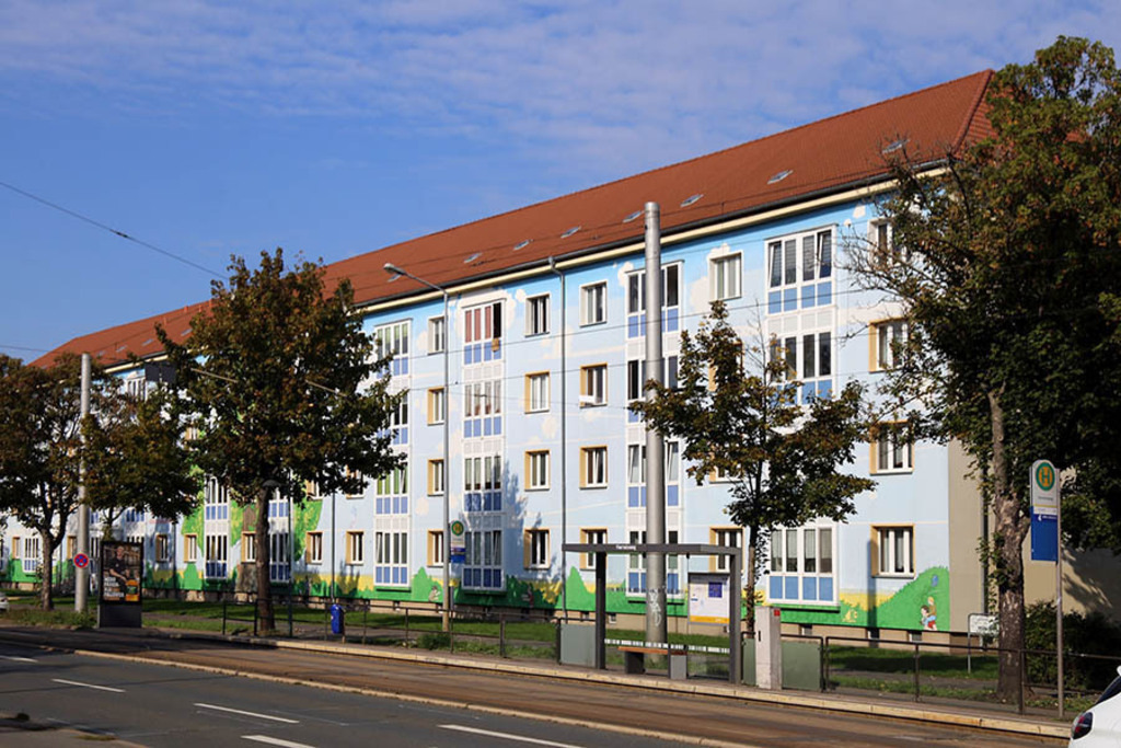 Gohlis - Wohnanlage Landsberger Straße 56 a-e | Entdecke über 20 Kategorien Leipzig-Motive: Foto-Downloads, hochwertige Poster, Leinwand- & Fine-Art-Prints. Jetzt Lieblingsfoto im Bildlexikon Leipzig Shop bestellen!