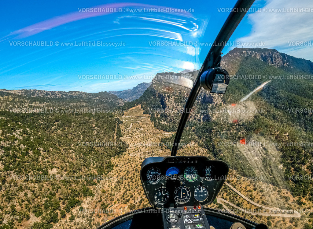 Mallorca230400002CollDeSoller | Luftbild, Serpentinen im Gebirge, Coll de Soller, Mirador Straße MA-11a, Blick aus einem Helikopter mit Armaturen, Bunyola, Balearen, Mallorca, Balearische Inseln, Spanien