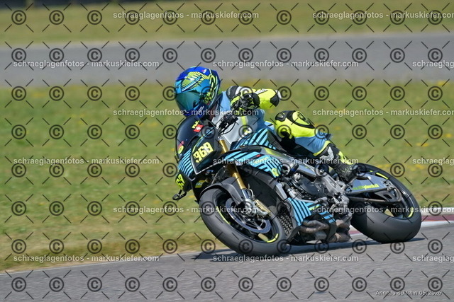 26BT02-2266 | markuskiefer.com - Realisiert mit Pictrs.com